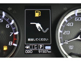 メーター中央にはカラー液晶画面が備えられ、車のインフォメーションを簡単に把握できます。