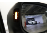 ◆リヤビークルディテクション◆装備。後部に内蔵されたセンサーによって、後方から接近する車両を検知。ドアミラーのLEDインジケーターや警告音でドライバーに注意を促します。