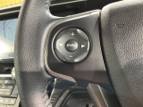 ステアリングにオーディオ操作スイッチが付いています。オーディオ画面に直接タッチしなくても操作が出来ますので、運転に集中できます。
