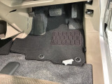 新品の純正フロアマット付きです。ドライブの際に気分良く乗って頂けます。