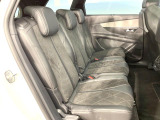 ●後部座席も気になるようなキズ・汚れやへたり等、大きなダメージはなく、良好な状態です。