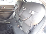 ◆チップアップ&ダイブダウン機構付【ULTR SEAT】は後席座面を左右分割で跳ね上げることができます。トランクで積載できない背の高い荷物をラクラク収納できます。ホンダ車ならではの人気装備です。