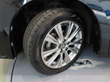 純正アルミホイール!タイヤサイズは235/50R18です!