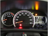 とっても見やすいメーターです。夜間時はラグジュアリーな気分にさせてくれる照明が魅力ですので、夜のドライブも楽しみになりますよ♪