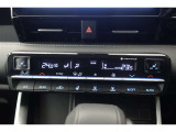 ★運転席と助手席でそれぞれお好みに合わせて温度設定が行えるフルオートエアコンです。外気温や室温、日射量を感知し、吹き出し温度、風量を緻密に制御します