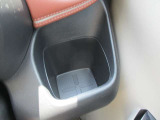 運転席で使用できるドリンクホルダーです。