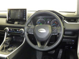 運転席まわりです。 各操作スイッチは使いやすい位置に配置されてます。