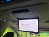 【フリップダウンモニター】大画面モニターで後席でもエンタメをお楽しみいただけます。小さなお子様にも大人気の装備です♪