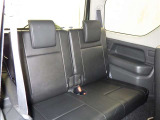 後部座席も当然、綺麗・清潔に仕上げております。内装の綺麗なお車は気持ちが良いですし、コンディションのいい車が多いです。
