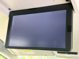 【フリップダウンモニター】大画面モニターで後席でもエンタメをお楽しみいただけます。小さなお子様にも大人気の装備です♪