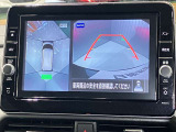 【アラウンドビューモニター】車を上から見下ろしているかのような映像で周囲の状況がひと目で確認、狭い駐車場に駐車するときも安心です♪