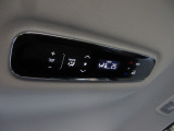 リア席専用のエアコンを装備しております。