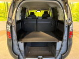 普段のお買い物や通勤、送迎等に十分な荷室スペースを確保しております。セカンドシートを倒すと、大きな荷物の積載も可能です♪