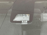 【トヨタセーフティセンス】走行中に前方の車両等を認識し、衝突しそうな時は警報とブレーキで衝突回避と被害軽減をアシスト。より安全にドライブをお楽しみいただけます。