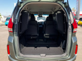リア席を倒せば広々とした空間の出来上がり、荷物がたくさん載せられますよ。