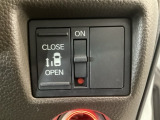 【片側パワースライドドア】片側がパワースライドドアになっており、運転席のスイッチやスマートキーでも開閉が可能です!開口部も広いので乗り降りも楽々♪