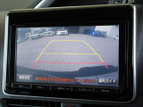 バックをするとき自動でリアの様子が映る『リアカメラ』付き!画面で確認しながらバックができますから安心ですね。でも、目視も大切ですよ!安全第一でお願いします!