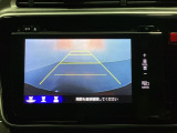 バックでの車庫入れも安心です! リアカメラが付いているバックモニター付のナビを装備しております。操作線もついており距離感も画面から確認できます。