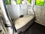後部座席も気になるようなキズ・汚れやへたり等、大きなダメージはなく、良好な状態です。