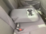 後席もドリンクホルダー付大型アームレスト付いてます☆ゆったりお乗りいただけます☆