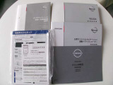 「取扱説明書」「保証書」揃ってます^^お車の操作方法や、トラブル回避方法が記載されているため、意外と役に立ちます。