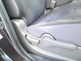 座席の高さ調整も自由自在なので運転も楽々ですよ♪長距離ドライブも楽々ですよ♪