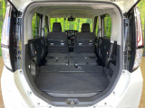 後席を格納すると、これだけの広さが!シーンに合わせたシートアレンジで、大きな荷物も積むことが出来ます♪
