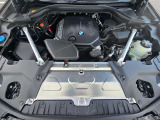 直列4気筒DOHCディーゼル。出力140kW〔190ps〕/4,000rpm(カタログ値)、トルク400Nm〔40.8kgm〕/1,750-2,500rpm(カタログ値)♪