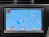 純正ナビを装備。タッチパネル式で使いやすく、お出かけもラクラクです。