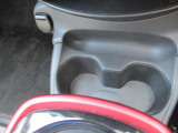 運転席助手席で使用できるドリンクホルダーです。
