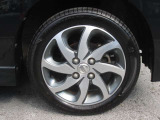純正のアルミホイール装備です