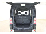荷物が積めない・・・そんな心配は不要です!十分なスペースを確保してあります。シートを倒せばさらに大きな荷物も積めますよ♪