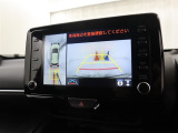 パノラミックビューモニター付きです。車両を上から見たような映像をディスプレイオーディオ画面に表示。運転席からの目視だけでは見にくい、車両周辺の状況をリアルタイムでしっかり確認できます。