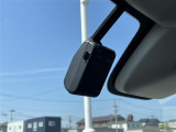 【ドライブレコーダー】映像・音声などの運転中の記録を残します。事故などを起こした起こされた時の証拠になりえますので、もしも時でも安心ですね。