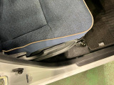 痛みの出やすい運転席シートの角、フロアマット、座面、ともに良好です