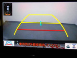 バックモニター付きで後退時に車両周辺が確認できるので安心です。車はどうしても死角ができますので、万が一のために必要な装備です。ただあくまでも補助装備ですので、目視での確認をお忘れなく!