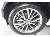 お客様が安全安心にお使いいただくために、納車前にレクサステクニカルショップにて点検整備をさせていただきます。