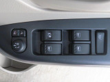 電動格納ミラーあり。駐車の時に便利です。パワーウインドウも付いてます。