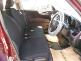 ゆったりと座れる運転席シートですのでストレスなく運転が出来ますよ!