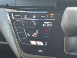 フルオートエアコン搭載。温度設定だけで、車内はいつも快適な空間を維持できます。