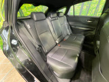 後部座席も気になるようなキズ・汚れやへたり等、大きなダメージはなく、良好な状態です。