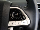 ステアリングスイッチは手元で操作しますので便利です、安全性も高いですね!