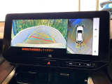 【パノラミックビューモニター】専用のカメラにより、上から見下ろしたような視点で360度クルマの周囲を確認することができます☆死角部分も確認しやすく、狭い場所での切り返しや駐車もスムーズに行えます。