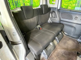 後部座席も気になるようなキズ・汚れやへたり等、大きなダメージはなく、良好な状態です。