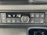 細かい温度調整が可能でとても快適なフルオートエアコン仕様です♪