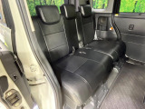 後部座席も気になるようなキズ・汚れやへたり等、大きなダメージはなく、良好な状態です。