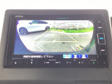 バックモニター付きで、車庫入れやバック時の後方確認をサポート。