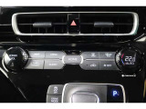 室内を快適温度にするオートエアコン!スイッチもシンプルで操作しやすく、オールシーズン快適なドライブに出かけられますね♪