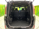 後席を格納すると、これだけの広さが!シーンに合わせたシートアレンジで、大きな荷物も積むことが出来ます♪