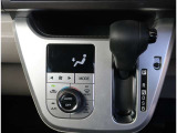 【オートエアコン】1年中快適な室内を提供!車内温度を設定すると、風量を自動で調節してくれます